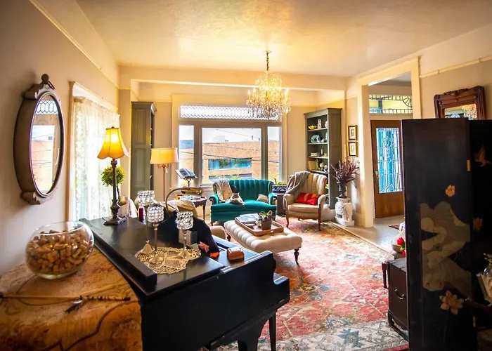 Clementine'S Guest House & Vacation Rentals