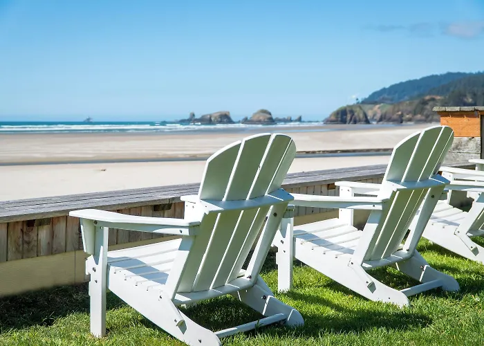 Schooner'S Cove Inn